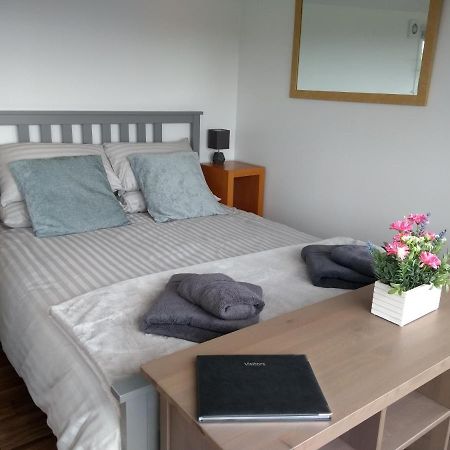 Cleeves Cabins Arran Luxury Lodge With Hot Tub Dalry  Bagian luar foto