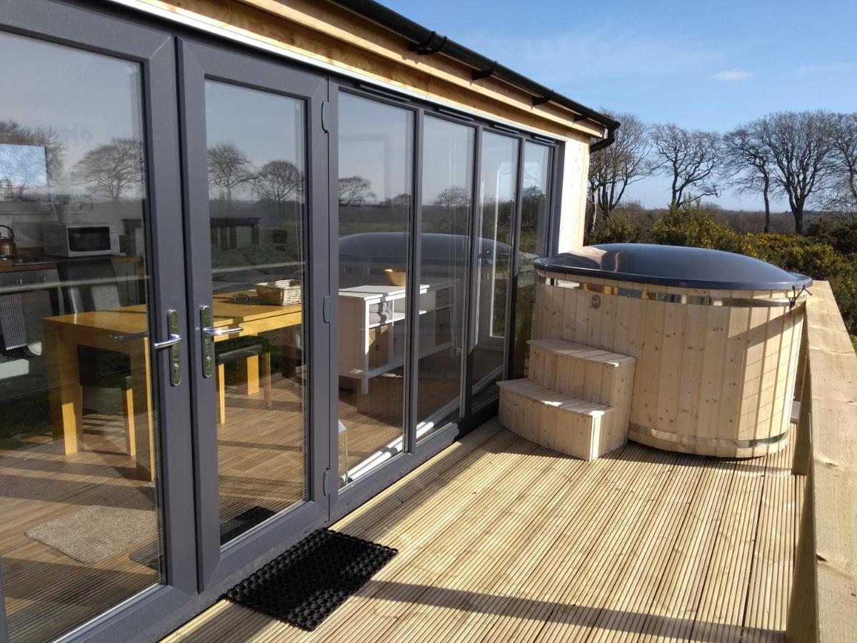 Cleeves Cabins Arran Luxury Lodge With Hot Tub Dalry  Bagian luar foto