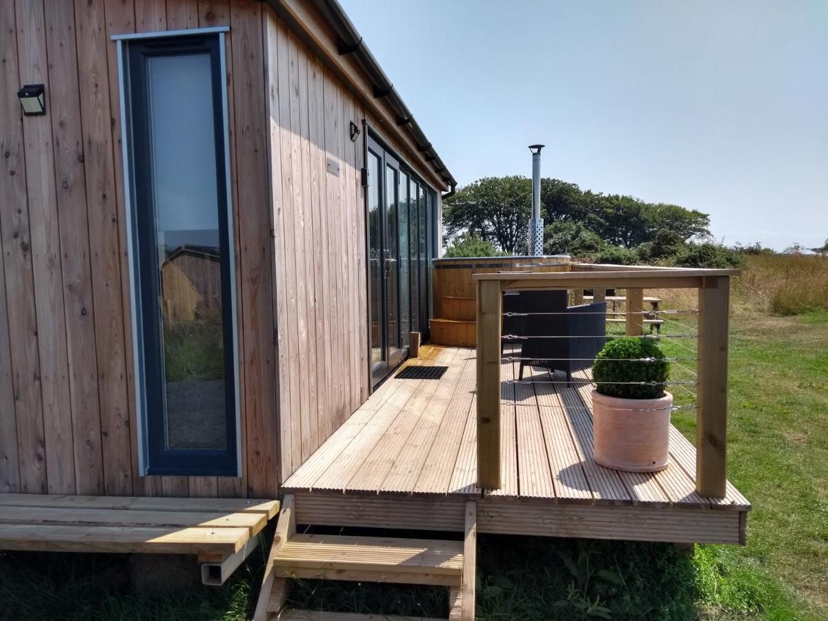 Cleeves Cabins Arran Luxury Lodge With Hot Tub Dalry  Bagian luar foto