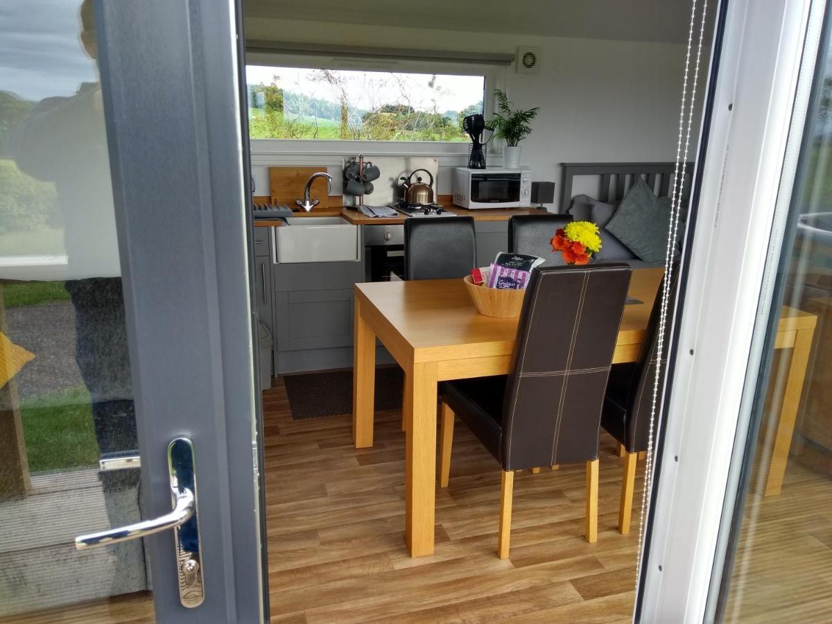 Cleeves Cabins Arran Luxury Lodge With Hot Tub Dalry  Bagian luar foto
